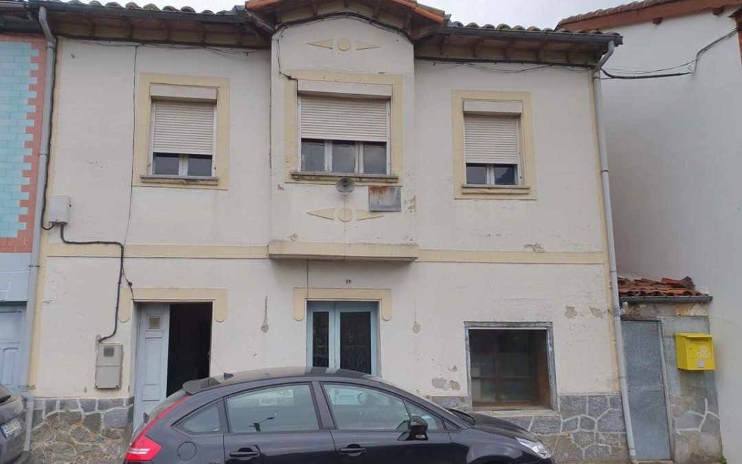 Casa para reforma integral.